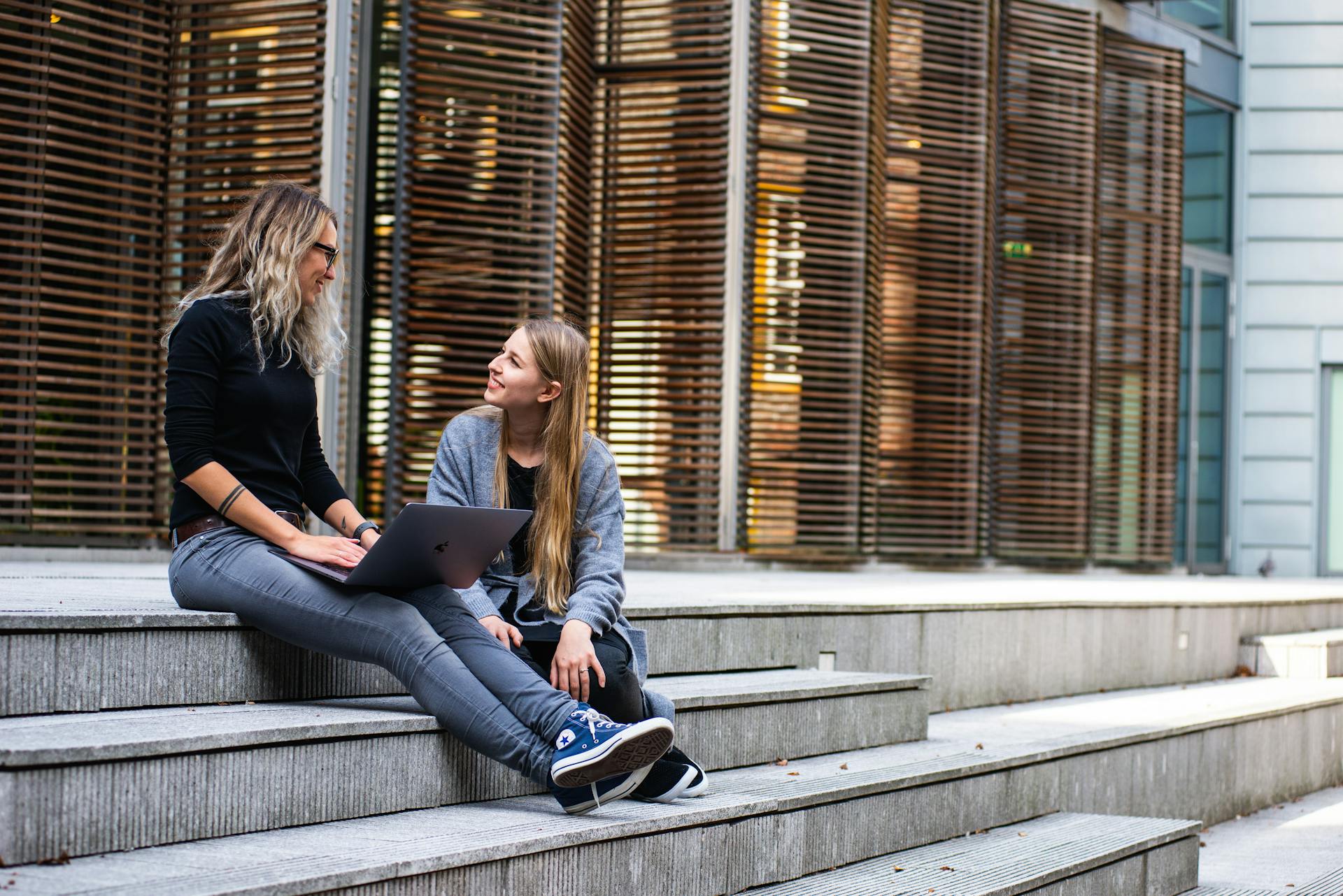 pexels-buro-millennial-636760-1438084